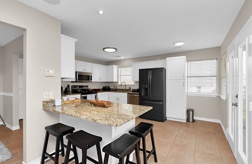 Willis House | Family Get Away-Lake Conroe Pool & Big Yard With King Bed