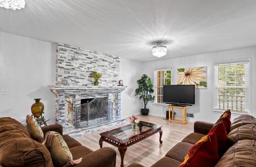 Lilburn House | Family Getaway 4BR with Game Loft Fire Pit