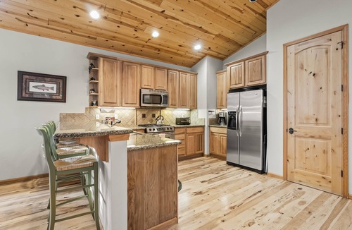 Kings Beach House | Family Getaway | Bunk Room, Queen Suite, Near Shops, Dining & Lake Tahoe Fun!