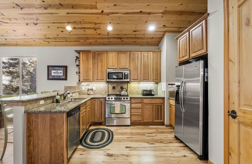 Kings Beach House | Family Getaway | Bunk Room, Queen Suite, Near Shops, Dining & Lake Tahoe Fun!