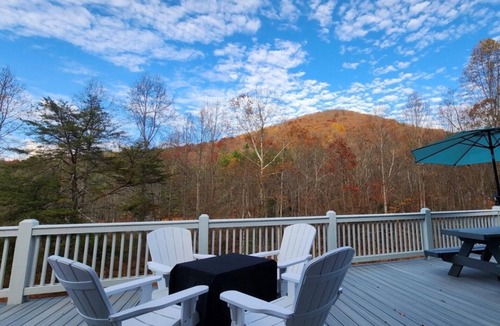 Blairsville Cottage | *FAMILY GETAWAY*Deck/Firepit/HOT TUB & Fireplace