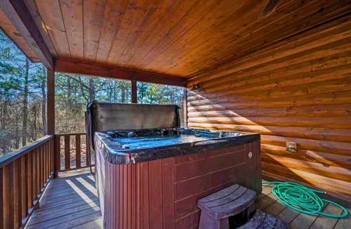Hochatown Cabin | Family Getaway | Hot Tub Fire Pit Pool Table