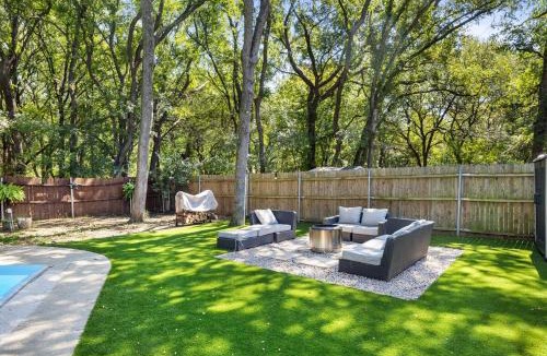 Flower Mound House | Family Getaway with Pool & Fire Pit