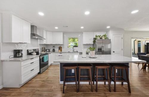 Flower Mound House | Family Getaway with Pool & Fire Pit