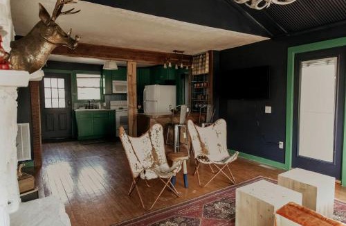 Tracy City House | Family Glampsite: A Unique Cabin Retreat for Adventure in Tracy City, TN