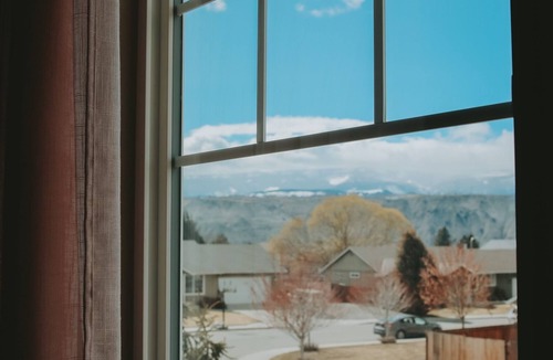 East Wenatchee House | Family & Group friendly home w/large hammock & game room near Leavenworth!