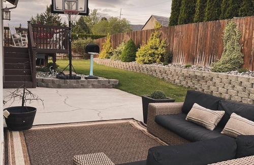 East Wenatchee House | Family & Group friendly home w/large hammock & game room near Leavenworth!