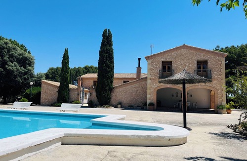 Las Virtudes House | Family-group-pet-friendly finca with unique pool & pine trees