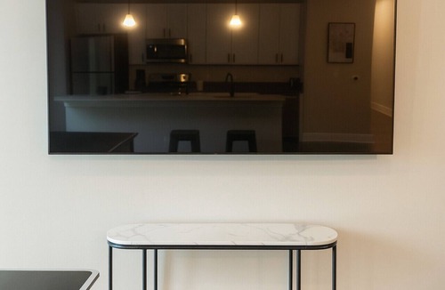 Glen Iris Apartment | Family & Group Retreat|3 Queens Beds + Pool Table 2nd
