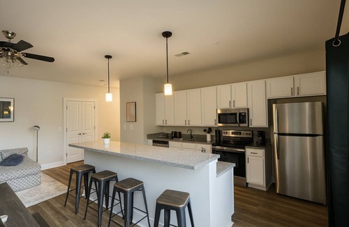 Glen Iris Apartment | Family & Group Retreat|3 Queens Beds Pool Table 11