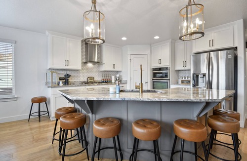 Heber House | Family groups, hot tub, sleeps 16, 6br4ba, firepit