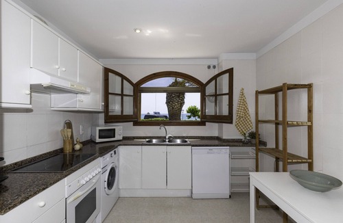 L'Hospitalet de l'Infant Ski Chalet | Family House with Pool on the Beachfront · UHC ARENAL 163