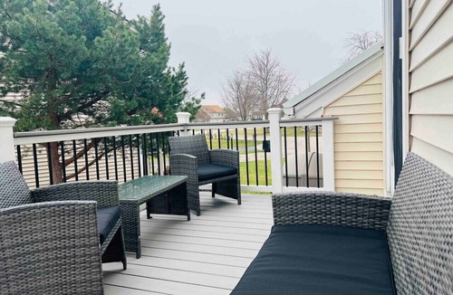 Streamwood House | Family Haven in Streamwood | Ideal for Stay Long