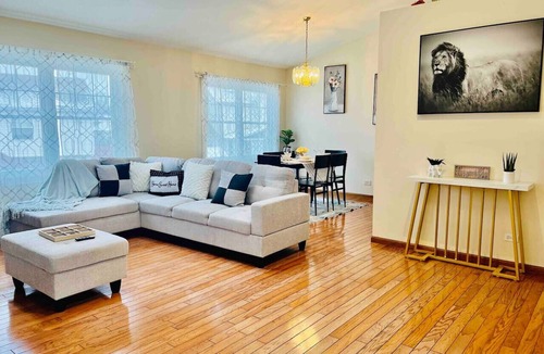 Streamwood House | Family Haven in Streamwood | Ideal for Stay Long