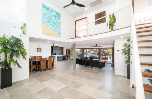 Runaway Bay House | Family Haven / Runaway Bay