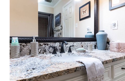 Lakewood Hills House | Family Haven - Space Galore 4.5 bedroom 10 beds, 3/4 Acre