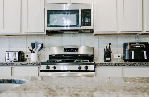 Barrett House | Family Haven: Spacious 4-Bedroom Retreat!