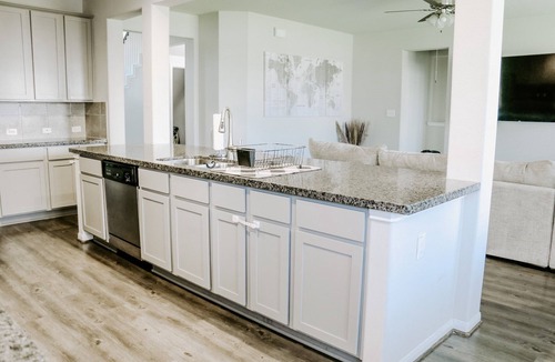 Barrett House | Family Haven: Spacious 4-Bedroom Retreat!