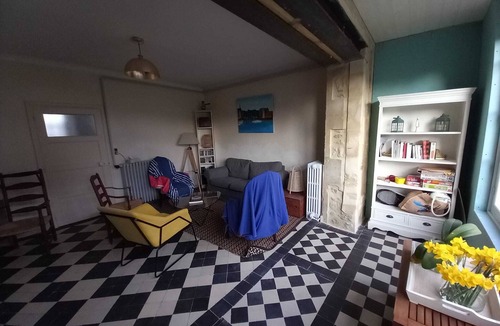 Arromanches-les-Bains House | Family home near beach and shops