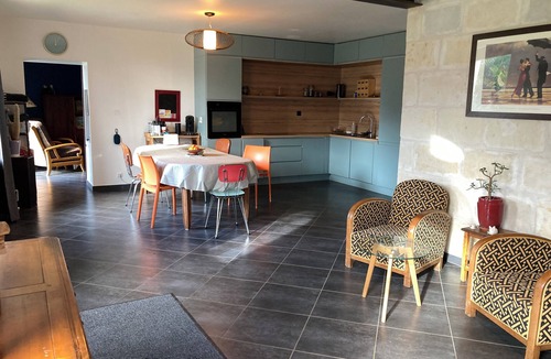 Saint-Saturnin-sur-Loire House | Family home between vineyards, Loire Valley and Chateaux