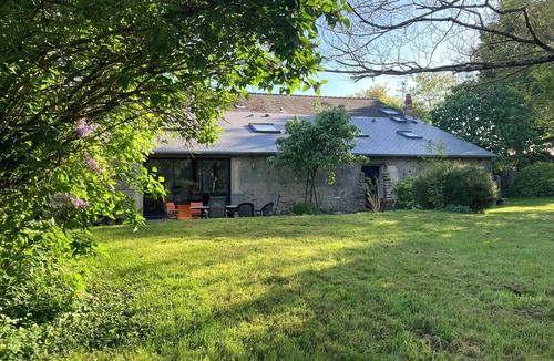 Saint-Saturnin-sur-Loire House | Family home between vineyards, Loire Valley and Chateaux