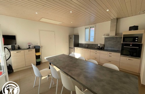 Saint-Hilaire-de-Riez Cottage | Family Home 700m from Beach, Spa, Pets Allowed