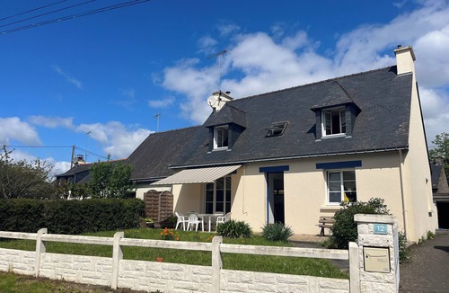 Saint-Martin-sur-Oust House | Family home on the banks of the Nantes-Brest canal