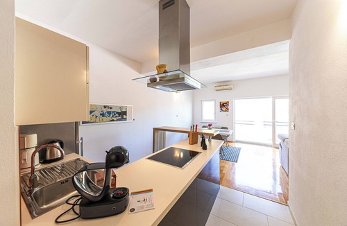 Zrnovnica Villa | Family Holiday House with Private Swim Spa Heated Pool *