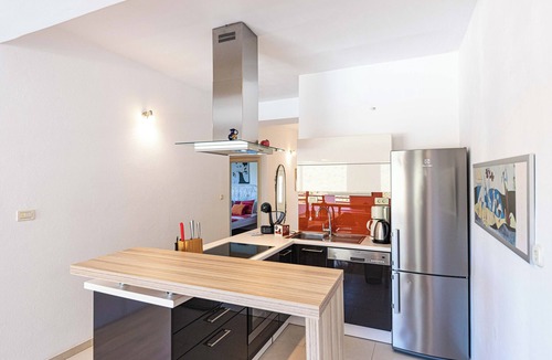 Zrnovnica Villa | Family Holiday House with Private Swim Spa Heated Pool *
