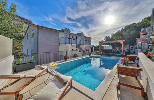 Zrnovnica Villa | Family Holiday House with Private Swim Spa Heated Pool *