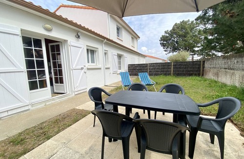 Bretignolles-sur-Mer House | Family Home with Garden - Walk to Beach & Restaurants