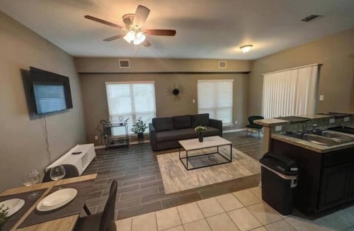 Roman Forest House | Family Home 10 min to Big Rivers Waterpark