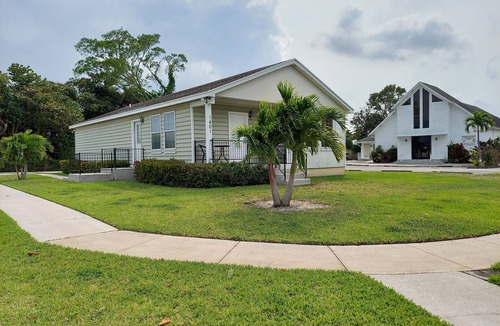 Riviera Beach House | Family Home 3 Bed 2 Bath