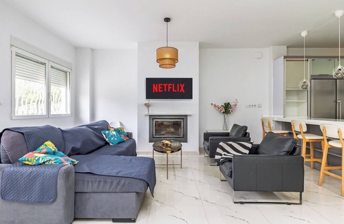 Poblats Maritims Apartment | Family Home 9 Pax Smart TV Central Beach Coffee AC