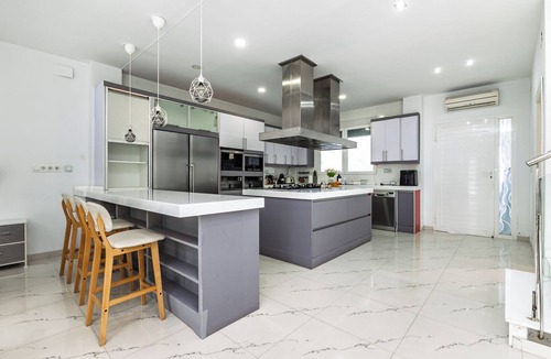 Poblats Maritims Apartment | Family Home 9 Pax Smart TV Central Beach Coffee AC