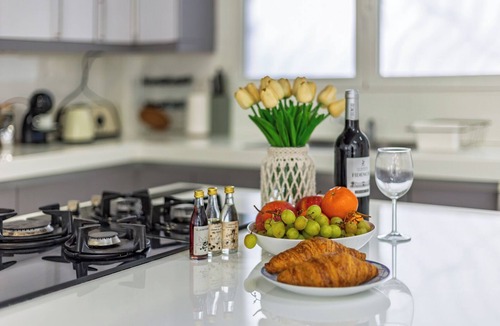 Poblats Maritims Apartment | Family Home 9 Pax Smart TV Central Beach Coffee AC