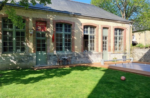 Laval House | FAMILY HOME DOWNTOWN OLD LAVAL