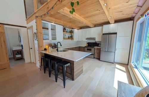 Notre-Dame-des-Laurentides House | Family Home for 12 people | Spa & Fireplace | AC
