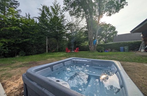 Notre-Dame-des-Laurentides House | Family Home for 12 people | Spa & Fireplace | AC