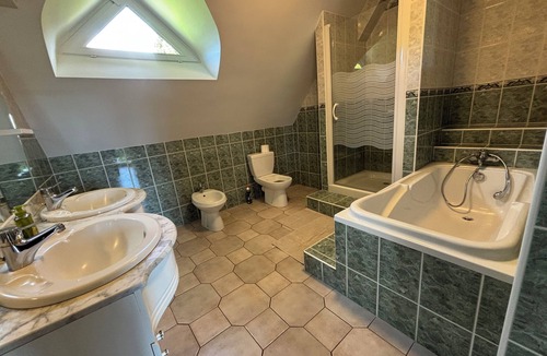 Landisacq House | Family home