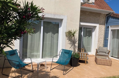 Saint-Regnobert-de-la-Cote-de-Nacre House | Family home 200m from the sea with garden