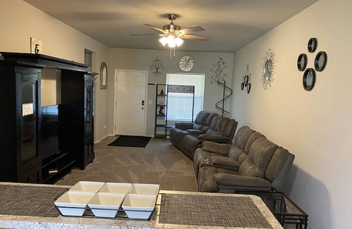 Newcastle House | Family Home in Small Country Town 15 min from OKC