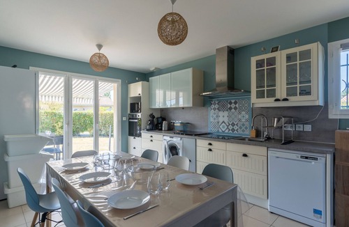 Gastes House | Family Home Near Gastes Lake - 3 Bedrooms, A/C, Enclosed Garden, WiFi, Walk to Beach