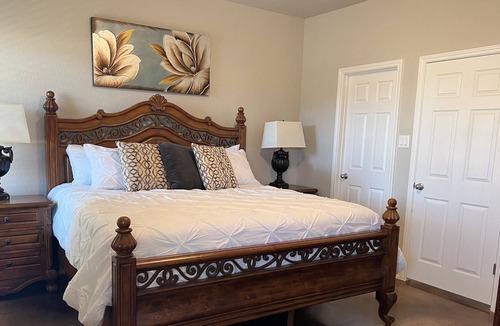 Seguin House | Family Home near Guadalupe River | Lakes | DinningSlps 10 w/King BdRm Ste