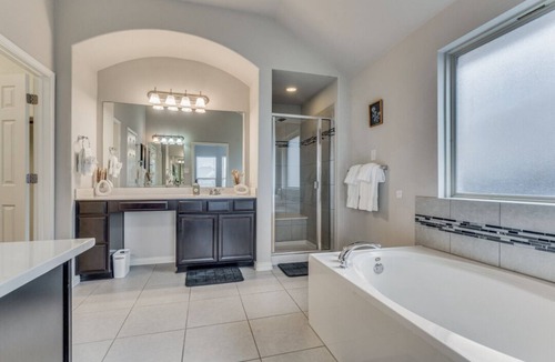 Hutto House | Family Home near Kalahari, Dell Diamond, and Work - 4 Bed, 2 Bath Retreat