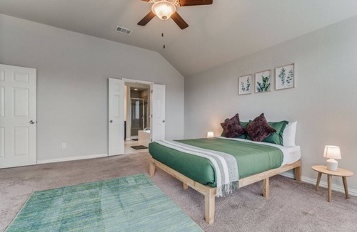 Hutto House | Family Home near Kalahari, Dell Diamond, and Work - 4 Bed, 2 Bath Retreat