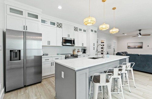 Foley House | Family home near OWA and beaches, king bed, cornhole, fire pit, pet friendly!