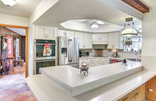 Manvel House | Family Home on 30 Acres in Manvel!