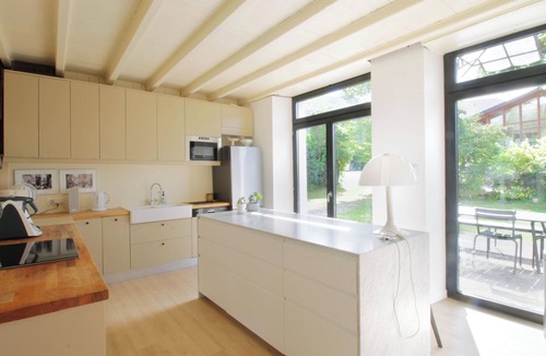 Billieme House | Family home, peaceful setting and swimming pool!