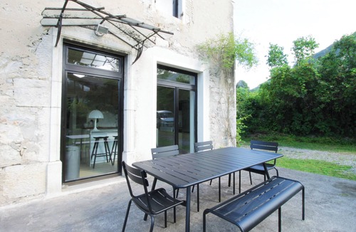 Billieme House | Family home, peaceful setting and swimming pool!